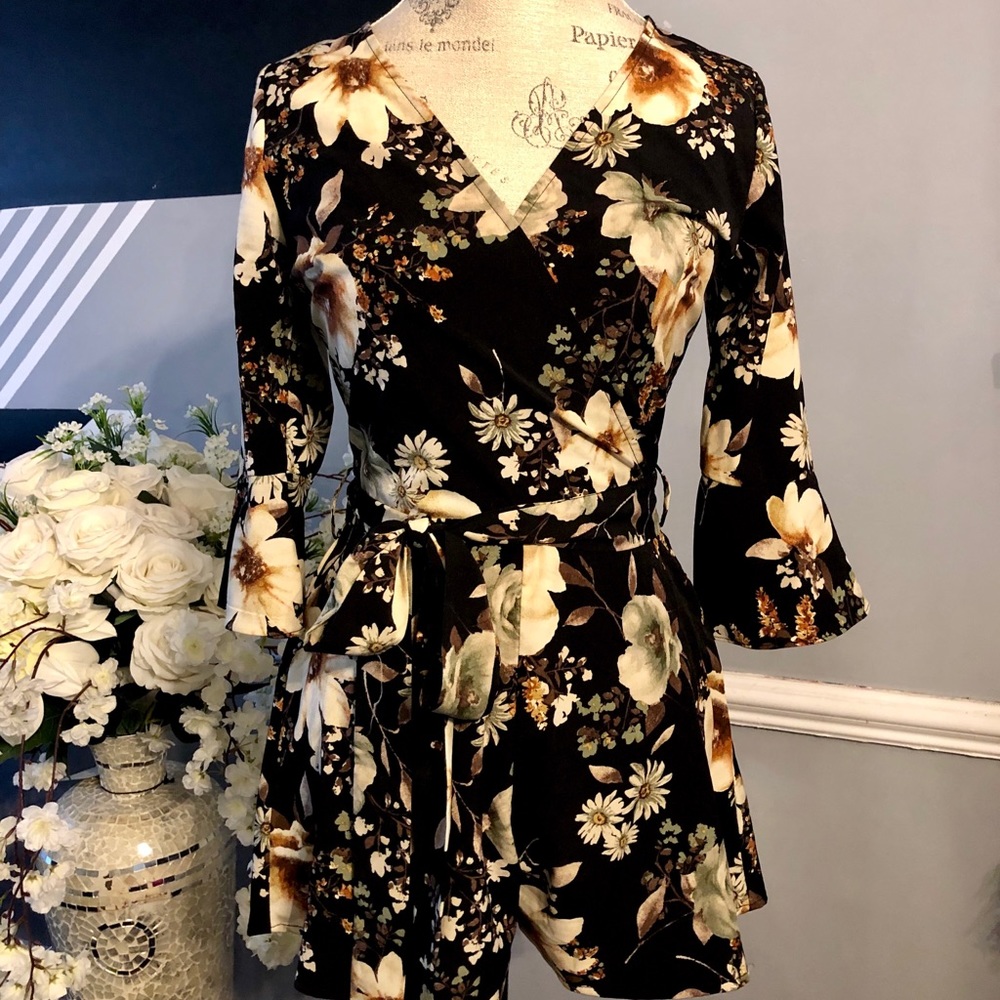 ❤️ Sold ❤️ Sweet Wanderer flower print romper